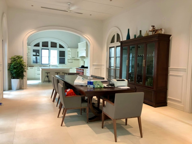 Gỗ Mahogany – Nét Sang Trọng Vượt Thời Gian Trong Biệt Thự Biên Hòa