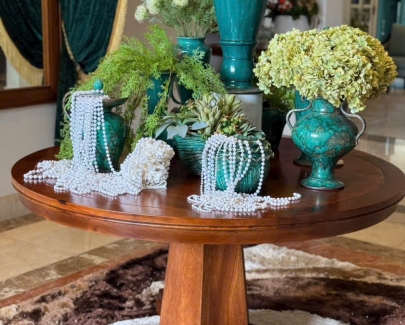 BÀN TRÀ TRÒN NGỌC HỒNG